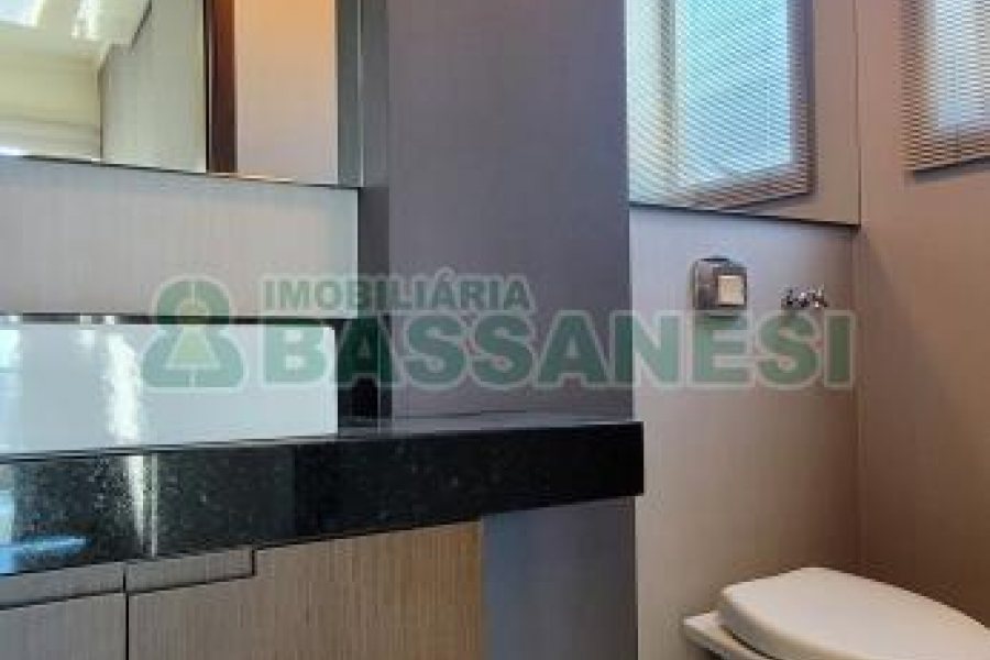 Sala com 205m², 3 vagas, no bairro Centro em Caxias do Sul para Comprar