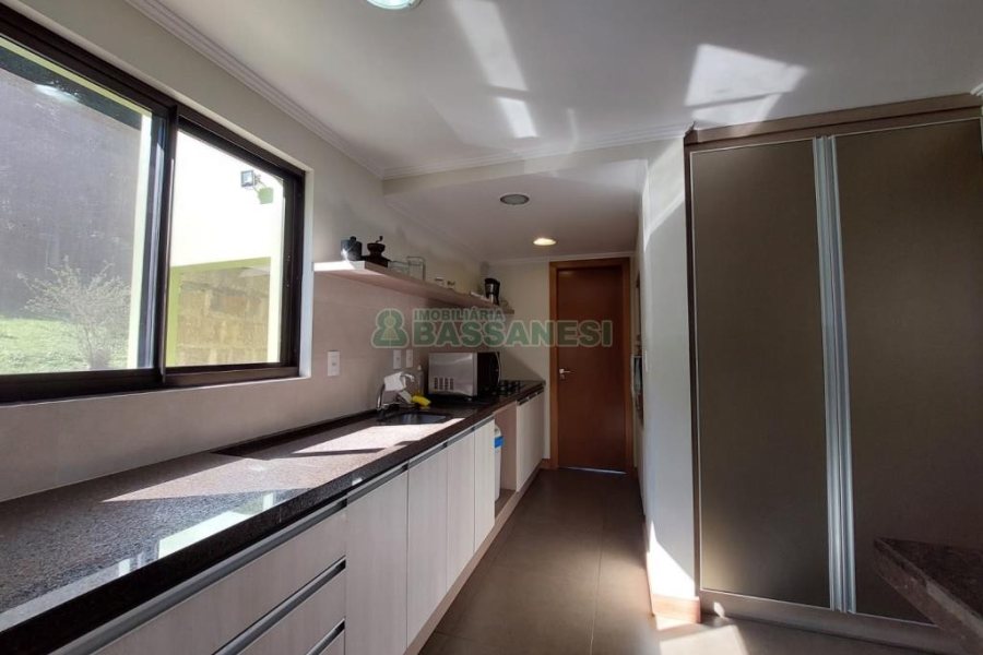 Chácara com 81307m², 4 dormitórios, 2 vagas, no bairro 3 Legua em Caxias do Sul para Comprar