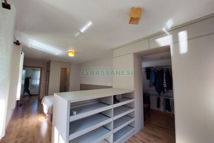 Chácara com 81307m², 4 dormitórios, 2 vagas, no bairro 3 Legua em Caxias do Sul para Comprar