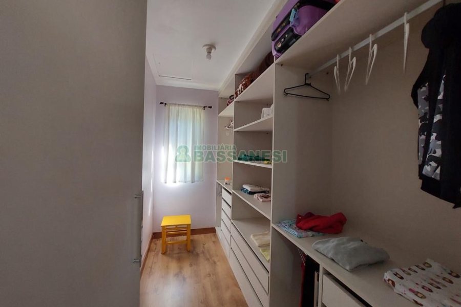 Chácara com 81307m², 4 dormitórios, 2 vagas, no bairro 3 Legua em Caxias do Sul para Comprar