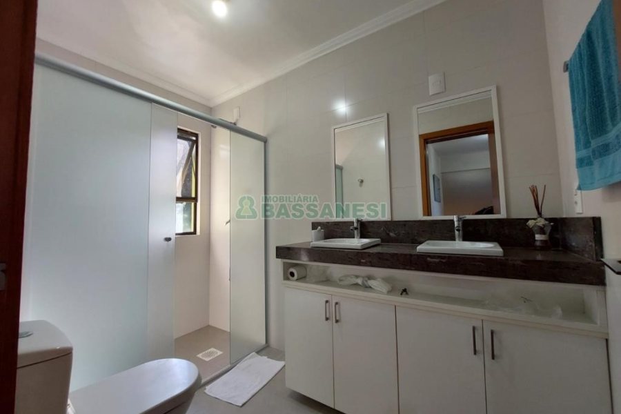 Chácara com 81307m², 4 dormitórios, 2 vagas, no bairro 3 Legua em Caxias do Sul para Comprar