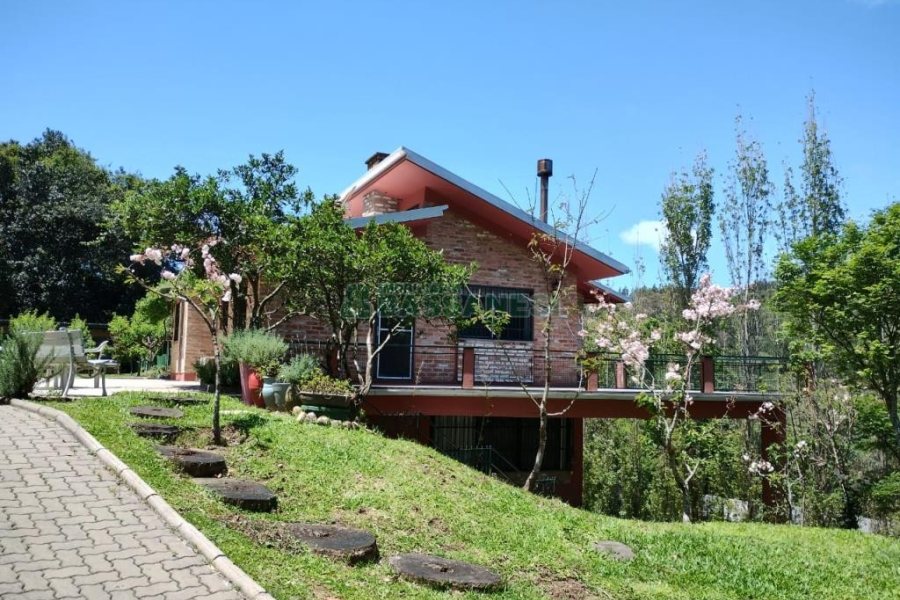 Chácara com 81307m², 4 dormitórios, 2 vagas, no bairro 3 Legua em Caxias do Sul para Comprar