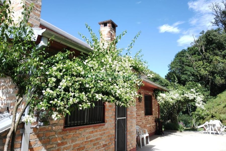 Chácara com 81307m², 4 dormitórios, 2 vagas, no bairro 3 Legua em Caxias do Sul para Comprar