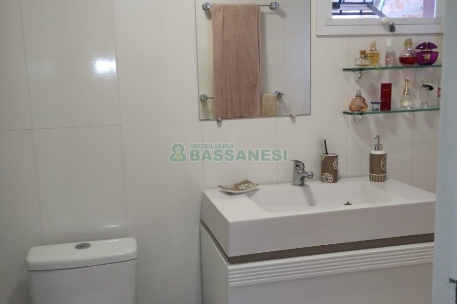 Chácara com 81307m², 4 dormitórios, 2 vagas, no bairro 3 Legua em Caxias do Sul para Comprar