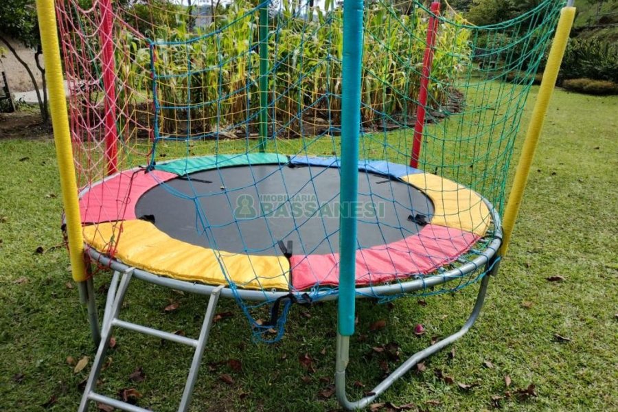 Chácara com 81307m², 4 dormitórios, 2 vagas, no bairro 3 Legua em Caxias do Sul para Comprar