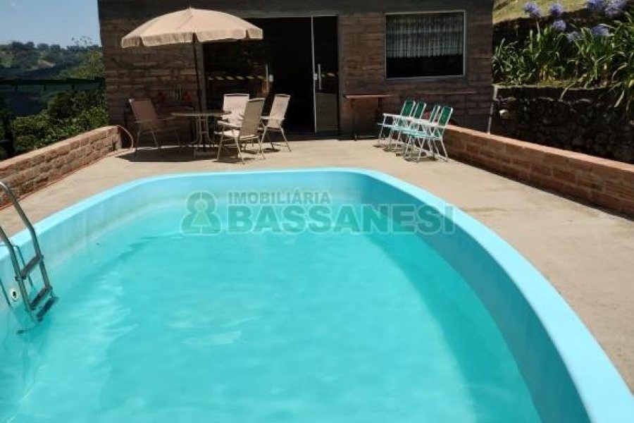 Chácara com 81307m², 4 dormitórios, 2 vagas, no bairro 3 Legua em Caxias do Sul para Comprar