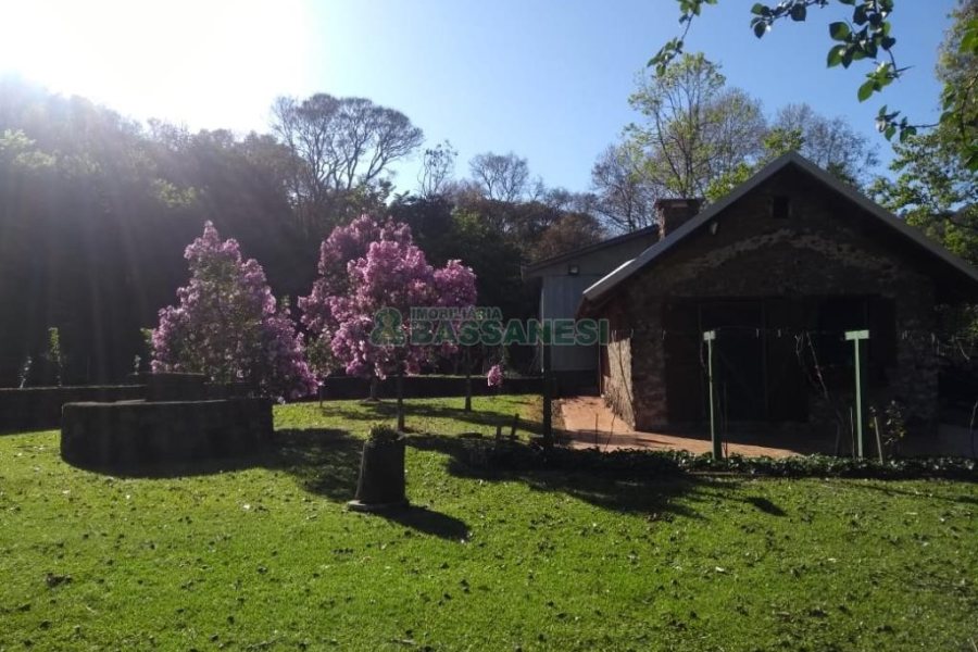 Chácara com 81307m², 4 dormitórios, 2 vagas, no bairro 3 Legua em Caxias do Sul para Comprar