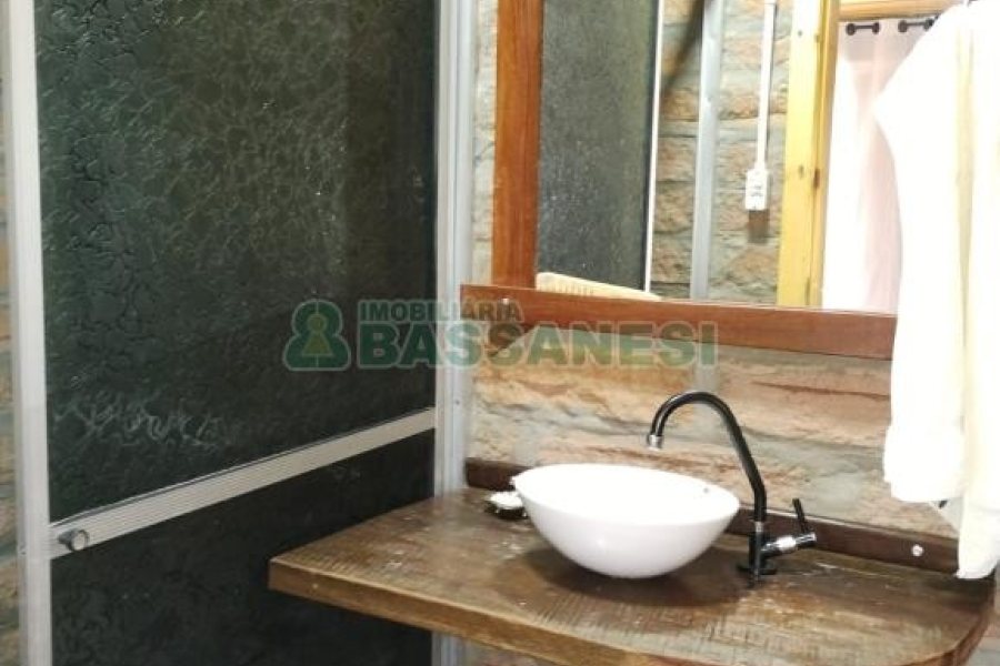 Chácara com 81307m², 4 dormitórios, 2 vagas, no bairro 3 Legua em Caxias do Sul para Comprar