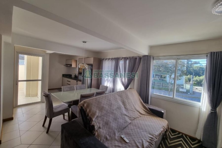 Sobrado com 94m², 3 dormitórios, 2 vagas, no bairro Treviso em Caxias do Sul para Comprar