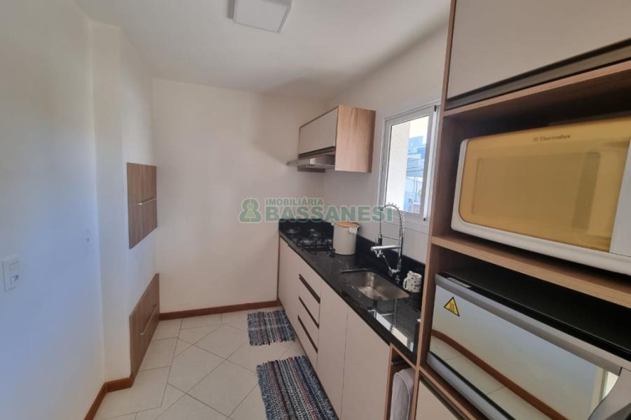 Sobrado com 94m², 3 dormitórios, 2 vagas, no bairro Treviso em Caxias do Sul para Comprar