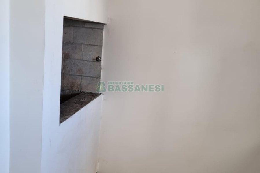 Sobrado com 94m², 3 dormitórios, 2 vagas, no bairro Treviso em Caxias do Sul para Comprar