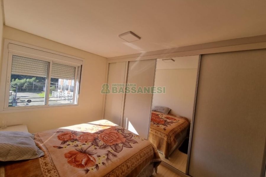 Sobrado com 94m², 3 dormitórios, 2 vagas, no bairro Treviso em Caxias do Sul para Comprar