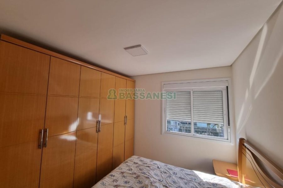 Sobrado com 94m², 3 dormitórios, 2 vagas, no bairro Treviso em Caxias do Sul para Comprar