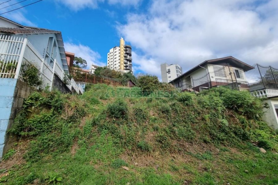 Terreno com 434m², no bairro São Leopoldo em Caxias do Sul para Comprar