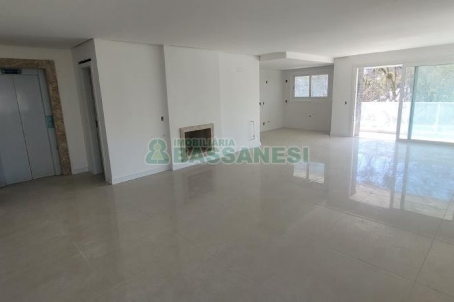 Apartamento com 186m², 3 dormitórios, 2 vagas, no bairro Exposição em Caxias do Sul para Comprar