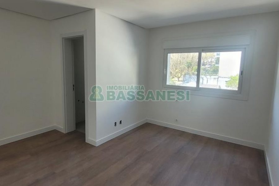 Apartamento com 186m², 3 dormitórios, 2 vagas, no bairro Exposição em Caxias do Sul para Comprar