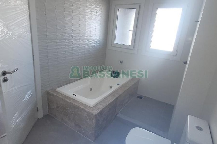 Apartamento com 186m², 3 dormitórios, 2 vagas, no bairro Exposição em Caxias do Sul para Comprar