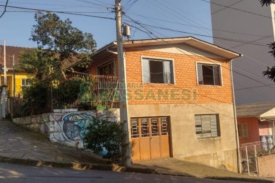 Casa com 120m², 4 dormitórios, 1 vaga, no bairro Cristo Redentor em Caxias do Sul para Comprar