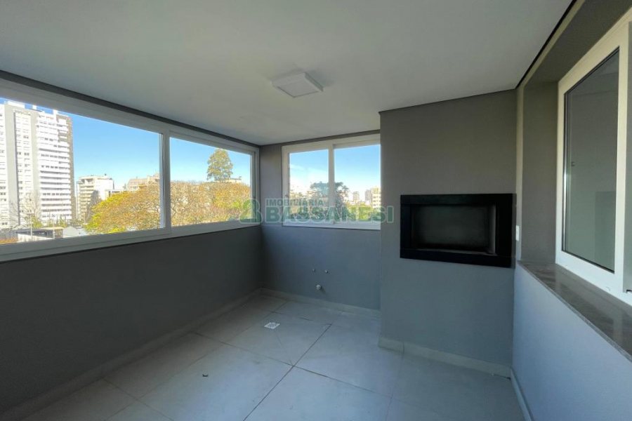 Apartamento com 234m², 3 dormitórios, 3 vagas, no bairro Exposição em Caxias do Sul para Comprar