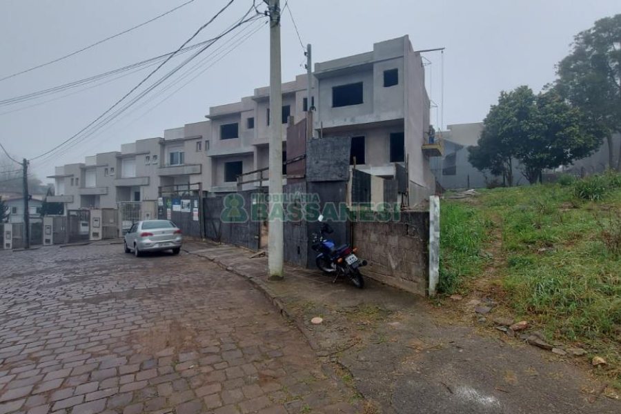 Sobrado com 147m², 3 dormitórios, 2 vagas, no bairro Jardim América em Caxias do Sul para Comprar