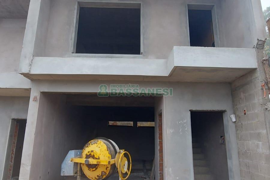 Sobrado com 147m², 3 dormitórios, 2 vagas, no bairro Jardim América em Caxias do Sul para Comprar