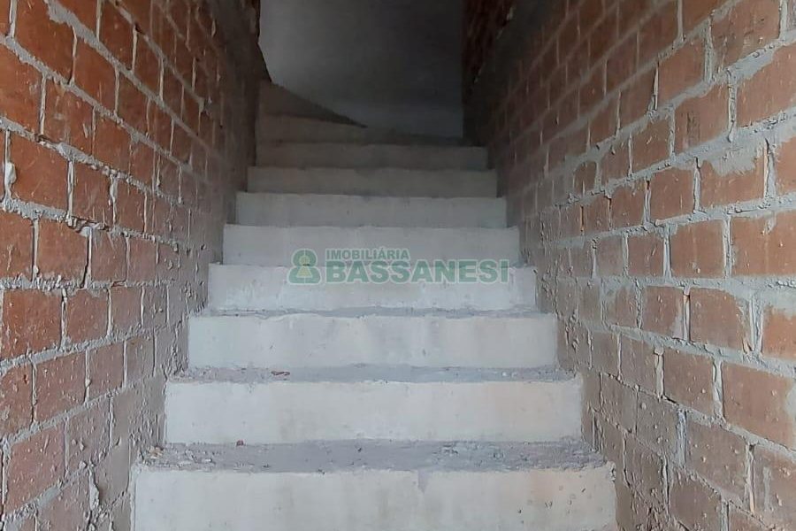 Sobrado com 147m², 3 dormitórios, 2 vagas, no bairro Jardim América em Caxias do Sul para Comprar