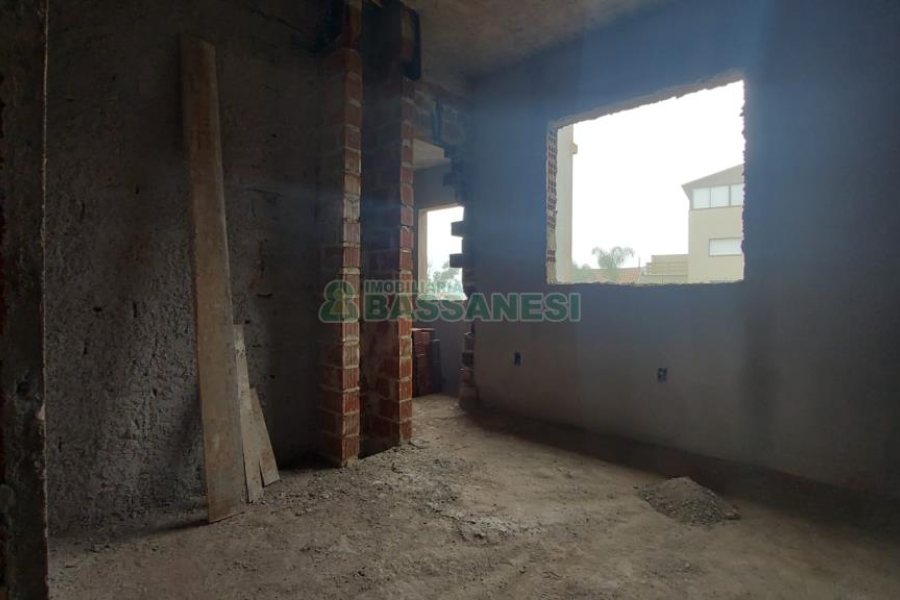 Sobrado com 147m², 3 dormitórios, 2 vagas, no bairro Jardim América em Caxias do Sul para Comprar