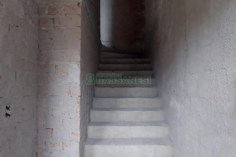 Sobrado com 147m², 3 dormitórios, 2 vagas, no bairro Jardim América em Caxias do Sul para Comprar