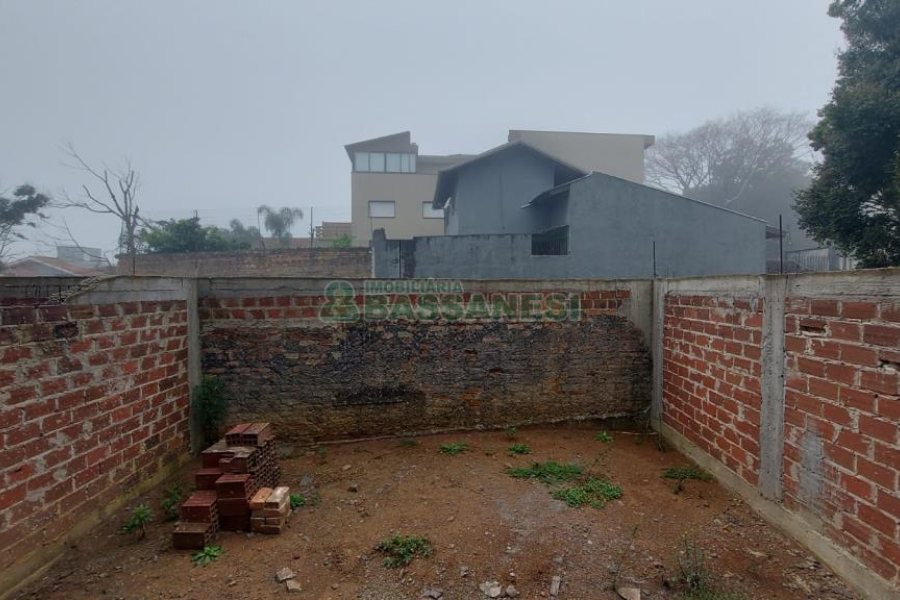 Sobrado com 147m², 3 dormitórios, 2 vagas, no bairro Jardim América em Caxias do Sul para Comprar