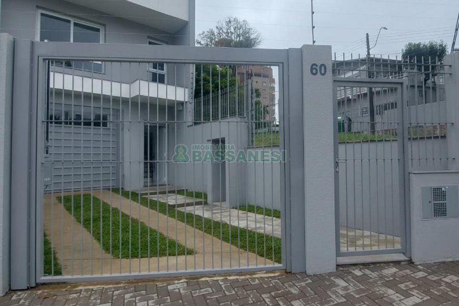 Sobrado com 147m², 3 dormitórios, 2 vagas, no bairro Jardim América em Caxias do Sul para Comprar