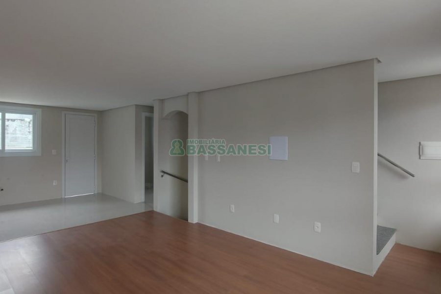 Sobrado com 147m², 3 dormitórios, 2 vagas, no bairro Jardim América em Caxias do Sul para Comprar