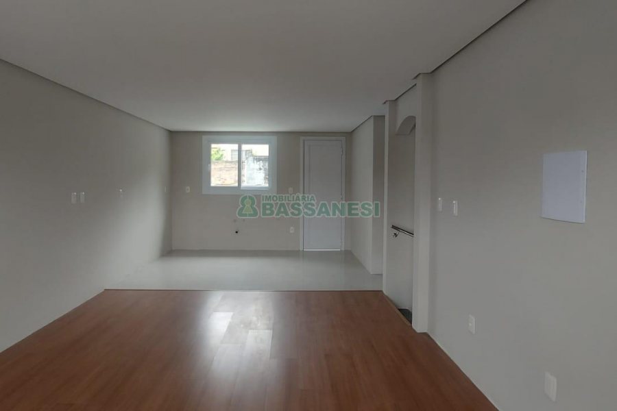 Sobrado com 147m², 3 dormitórios, 2 vagas, no bairro Jardim América em Caxias do Sul para Comprar