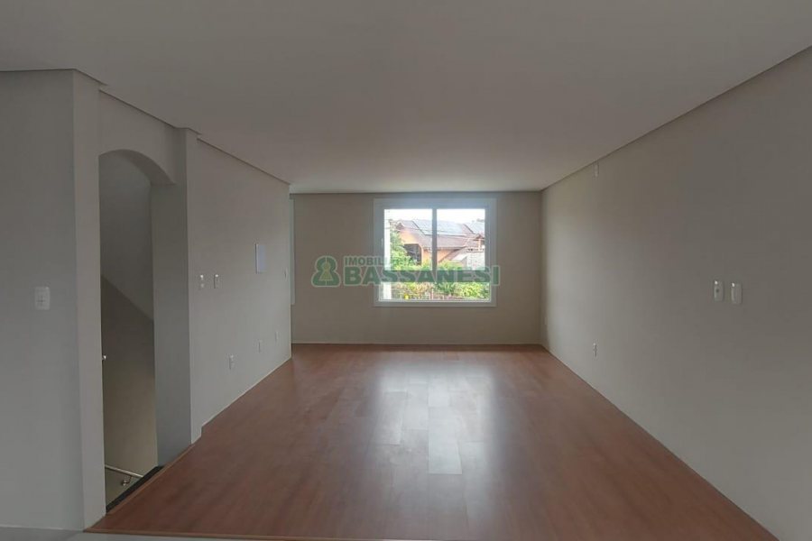 Sobrado com 147m², 3 dormitórios, 2 vagas, no bairro Jardim América em Caxias do Sul para Comprar