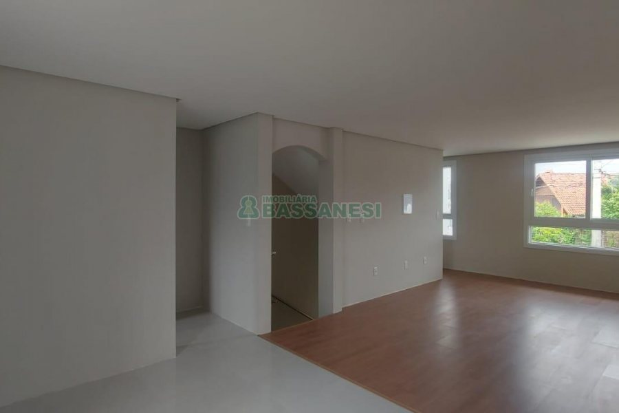 Sobrado com 147m², 3 dormitórios, 2 vagas, no bairro Jardim América em Caxias do Sul para Comprar