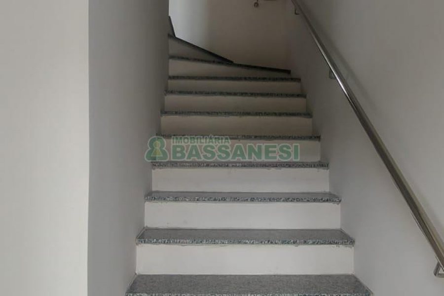 Sobrado com 147m², 3 dormitórios, 2 vagas, no bairro Jardim América em Caxias do Sul para Comprar