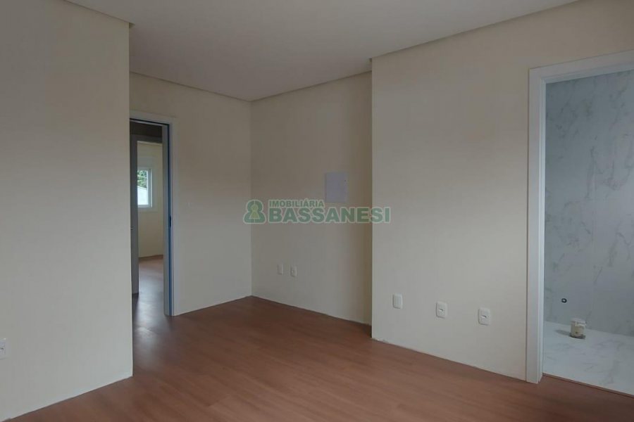 Sobrado com 147m², 3 dormitórios, 2 vagas, no bairro Jardim América em Caxias do Sul para Comprar