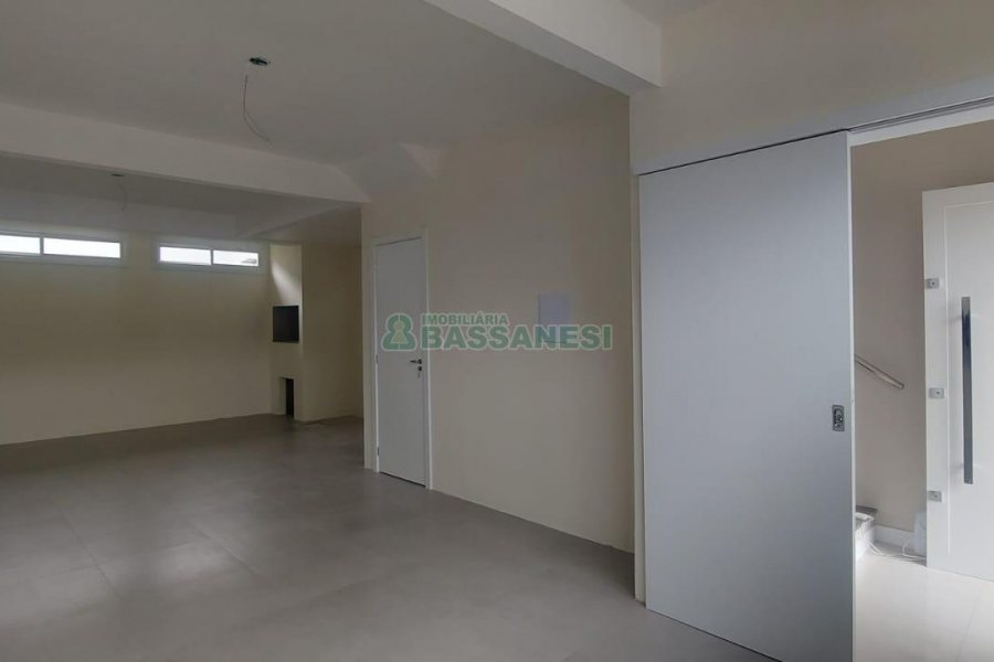 Sobrado com 147m², 3 dormitórios, 2 vagas, no bairro Jardim América em Caxias do Sul para Comprar