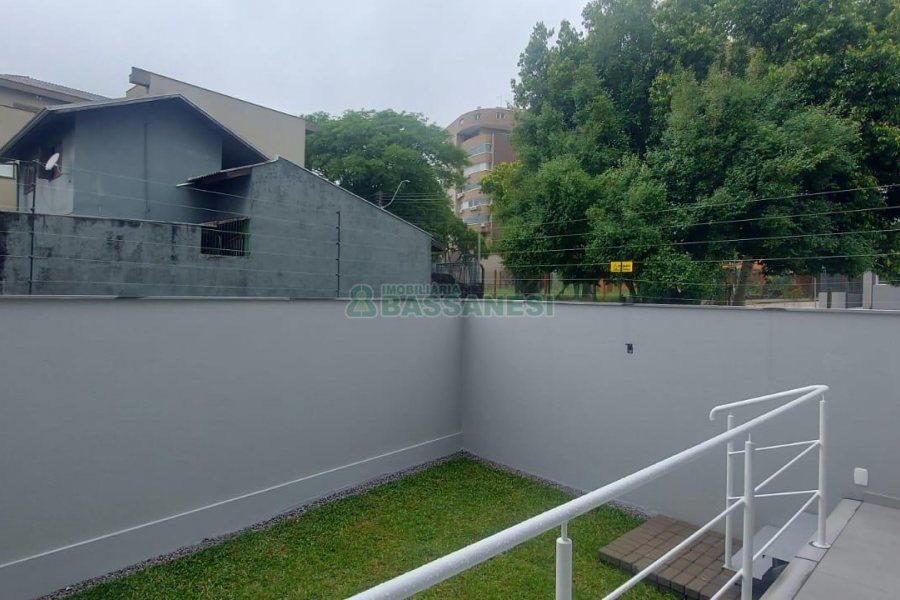 Sobrado com 147m², 3 dormitórios, 2 vagas, no bairro Jardim América em Caxias do Sul para Comprar