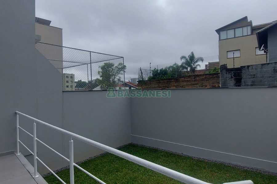 Sobrado com 147m², 3 dormitórios, 2 vagas, no bairro Jardim América em Caxias do Sul para Comprar