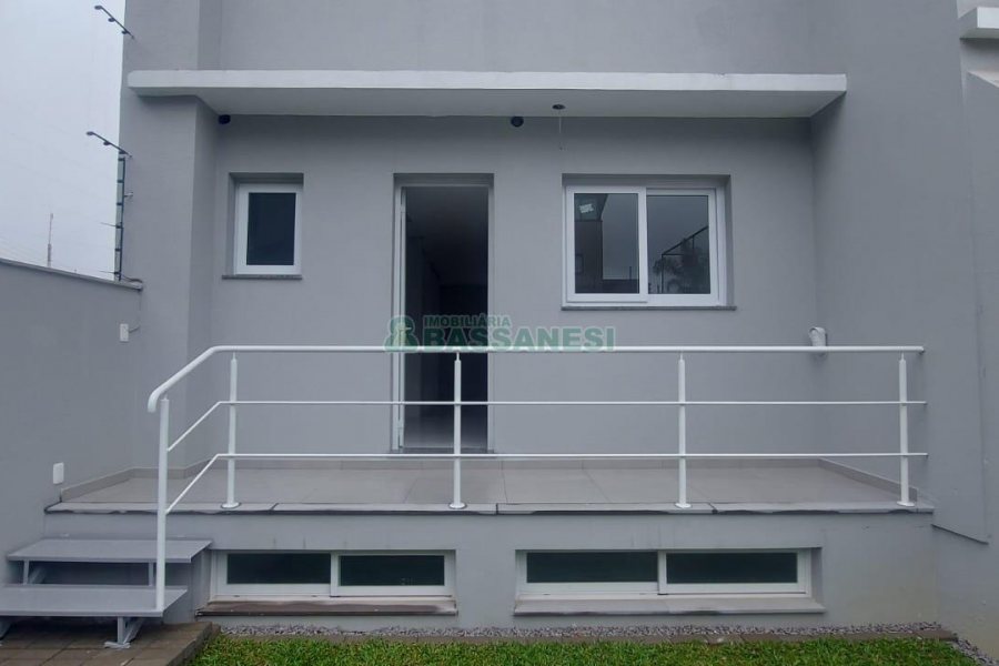 Sobrado com 147m², 3 dormitórios, 2 vagas, no bairro Jardim América em Caxias do Sul para Comprar