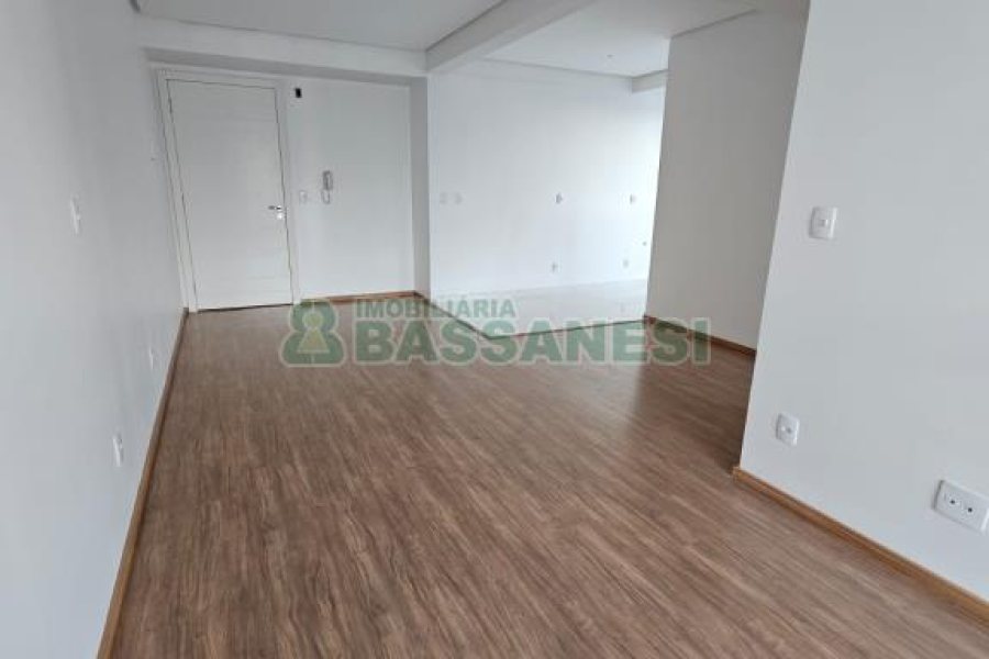 Apartamento com 67m², 2 dormitórios, 1 vaga, no bairro Lourdes em Caxias do Sul para Comprar