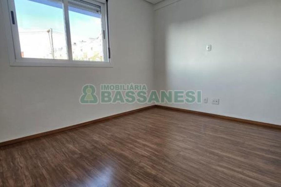 Apartamento com 67m², 2 dormitórios, 1 vaga, no bairro Lourdes em Caxias do Sul para Comprar