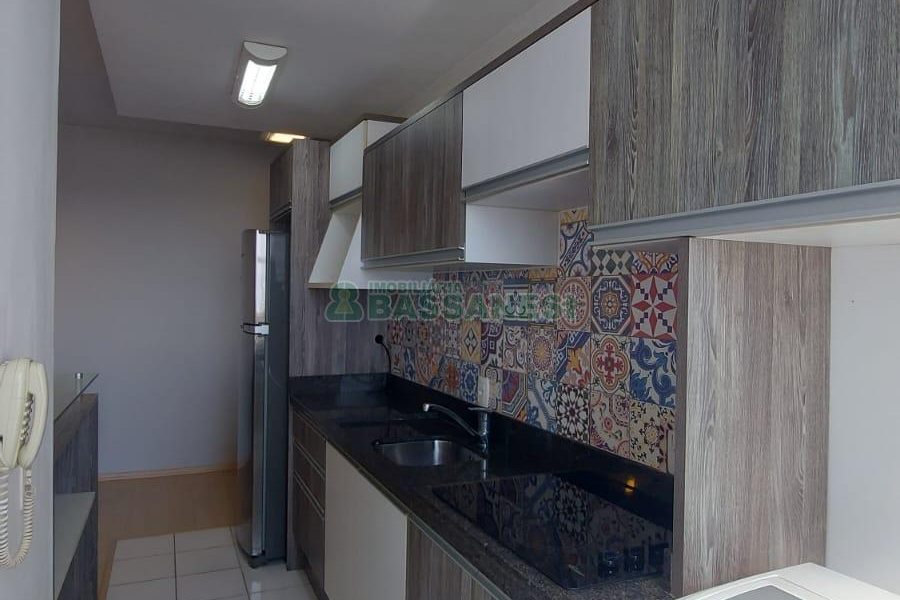 Apto Mobiliado com 54m², 2 dormitórios, 1 vaga, no bairro De Lazzer em Caxias do Sul para Alugar