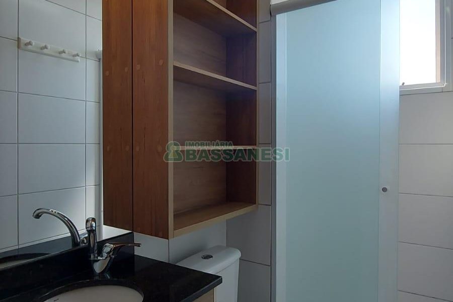 Apto Mobiliado com 54m², 2 dormitórios, 1 vaga, no bairro De Lazzer em Caxias do Sul para Alugar