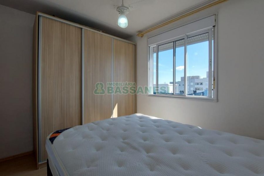 Apto Mobiliado com 54m², 2 dormitórios, 1 vaga, no bairro De Lazzer em Caxias do Sul para Alugar