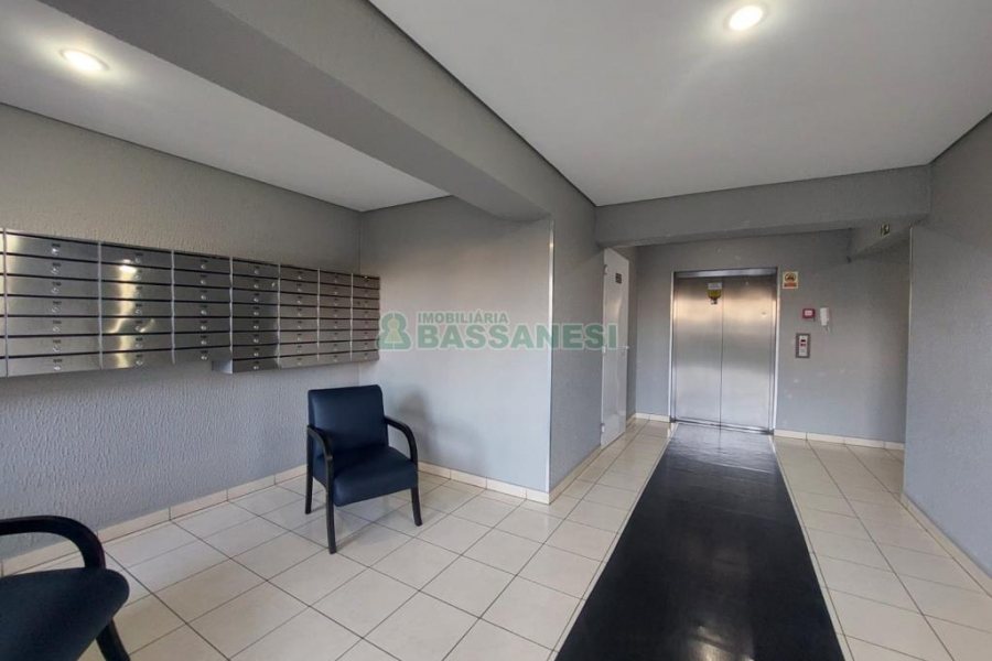 Apto Mobiliado com 60m², 2 dormitórios, 1 vaga, no bairro Lourdes em Caxias do Sul para Alugar