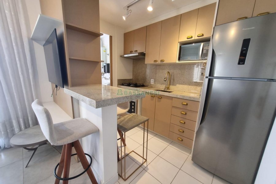 Apto Mobiliado com 60m², 2 dormitórios, 1 vaga, no bairro Lourdes em Caxias do Sul para Alugar