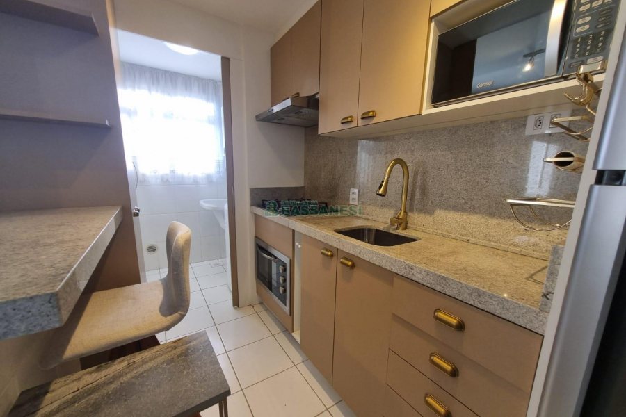 Apto Mobiliado com 60m², 2 dormitórios, 1 vaga, no bairro Lourdes em Caxias do Sul para Alugar