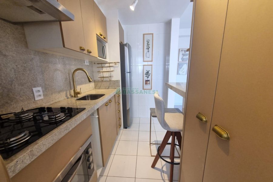 Apto Mobiliado com 60m², 2 dormitórios, 1 vaga, no bairro Lourdes em Caxias do Sul para Alugar