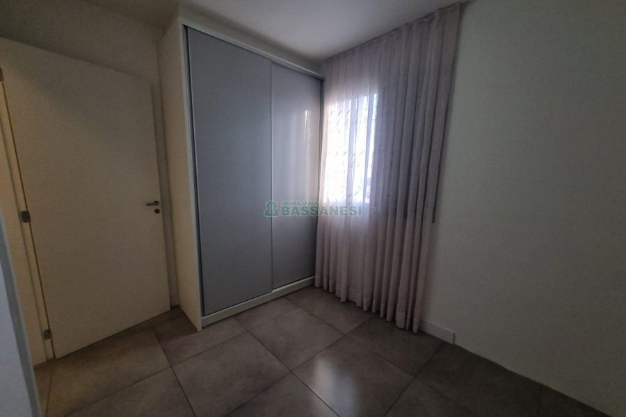 Apto Mobiliado com 60m², 2 dormitórios, 1 vaga, no bairro Lourdes em Caxias do Sul para Alugar